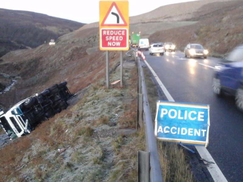 Major Derbyshire road closed to allow for recovery of HGV